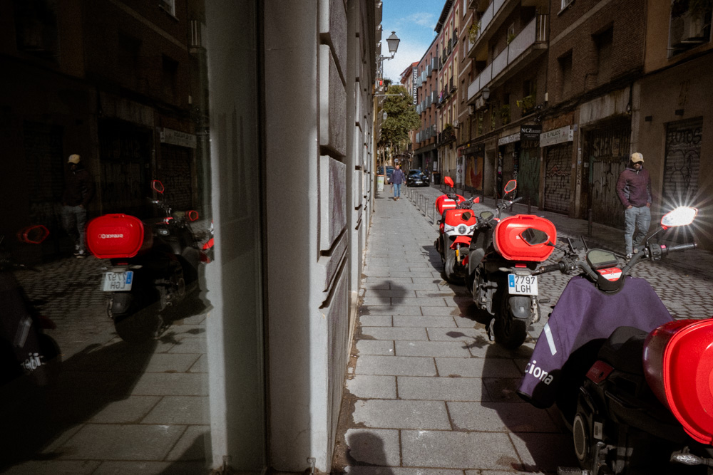 STREET PHOTOGRAPHER IN MADRID