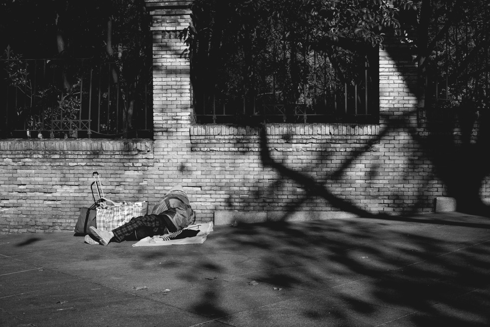 STREET PHOTOGRAPHER HOMELESS IN MADRID